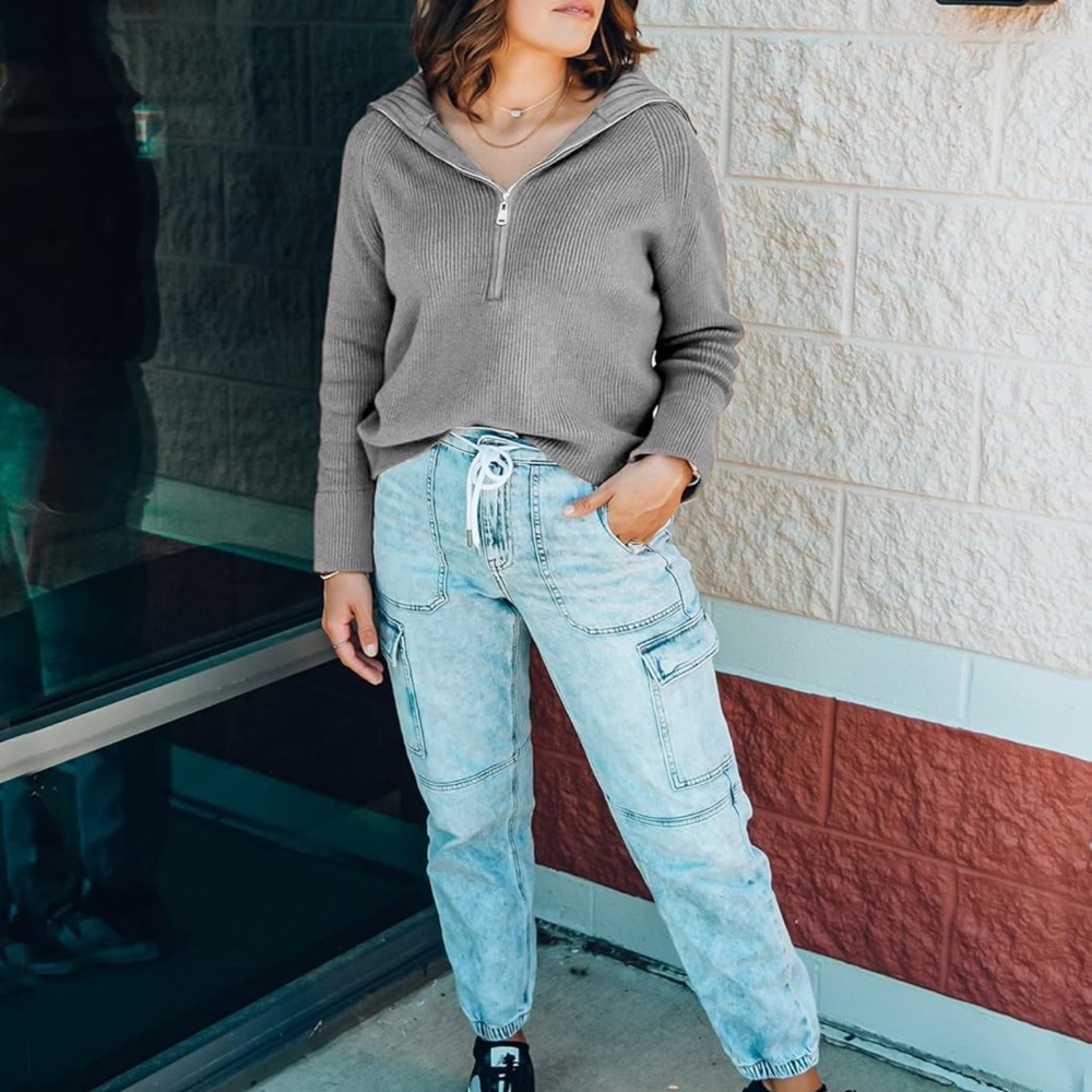 Woman’s Quarter Zip Pullover V Neck